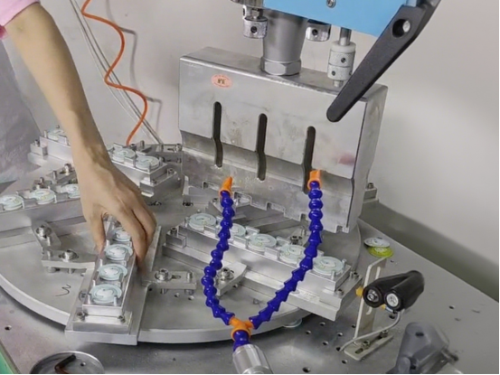 防蚊貼生產(chǎn)遇瓶頸？90%同行靠這臺設(shè)備實現(xiàn)效率×3、良品率飆升！